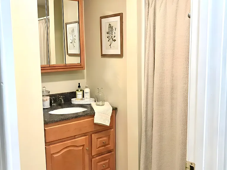 466 Commercial St — Photo 5
