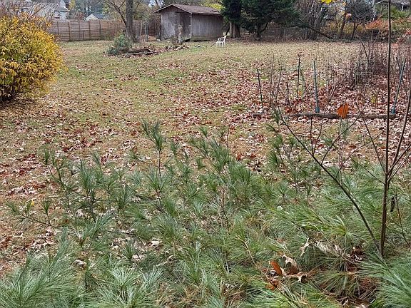 3rd image of 2540 Flint Hill Rd