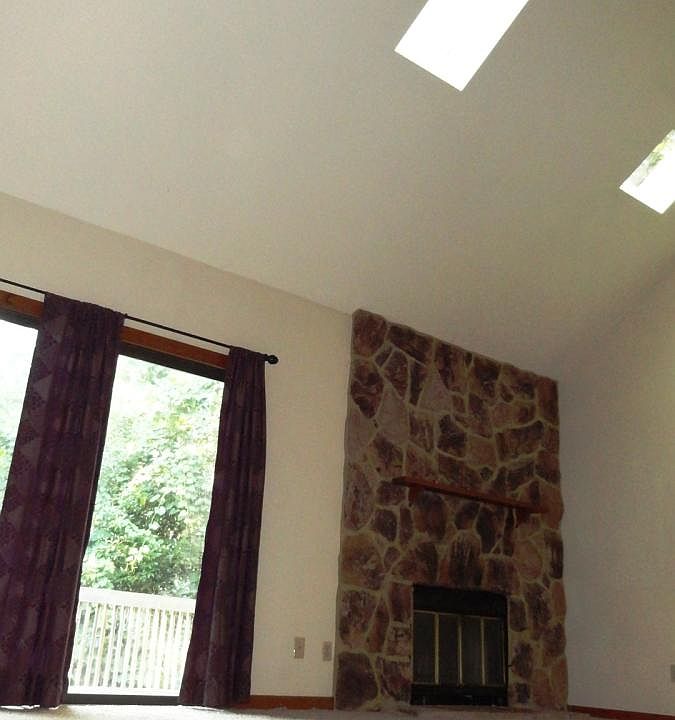 1st image of 252 Bridgewater Dr