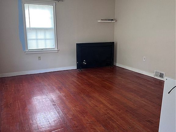 5th image of 1102 Buckley Rd