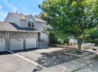 7 Warbler Rd, Marlboro, NJ 07746