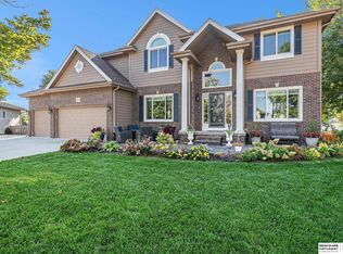 17509 William Cir, Omaha, NE 68130