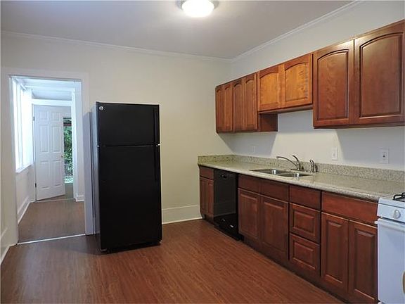 4th image of 327 Diana St