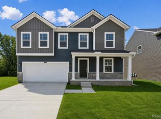 423 Hidden Riv W, Holly, MI 48442