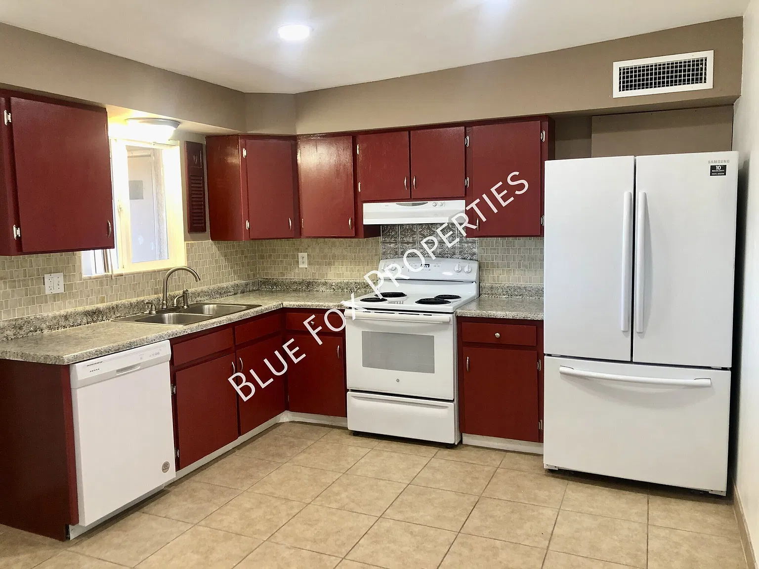 2622 S Calle Yucatan — Photo 2