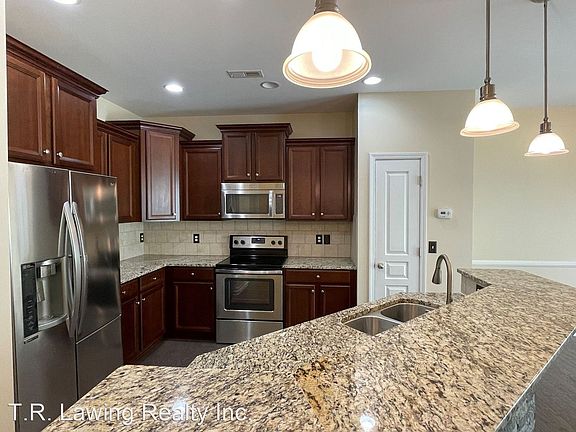 4th image of 135 Leyton Loop Unit C