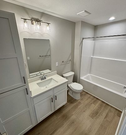 3rd image of 8353 Valley Spring Dr