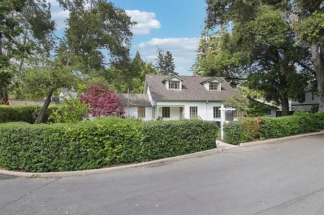 1040 Creek Dr — Photo 5