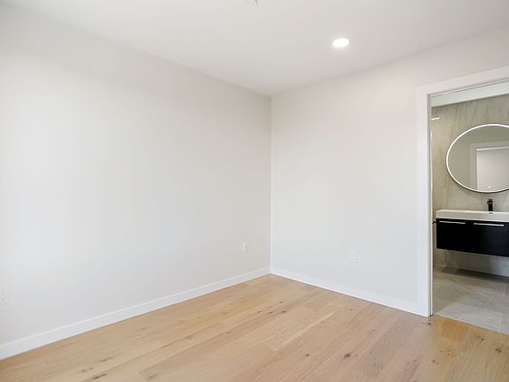 2nd image of 2-10 Maverick Sq #3B-2Ba-1268Sqft