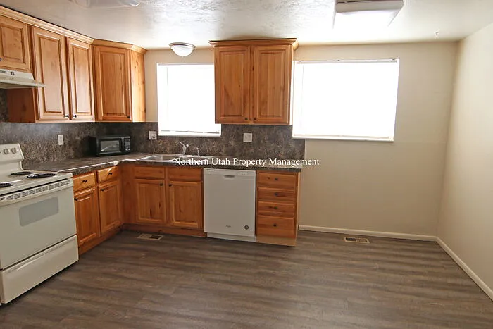 521 E 600 S — Photo 5