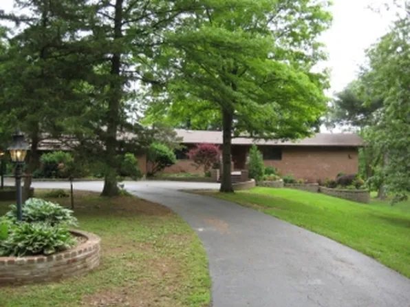 555 Karel Park Rd, Eldorado, IL 62930