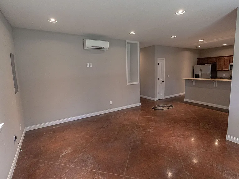 1413 Paris Rd — Photo 6