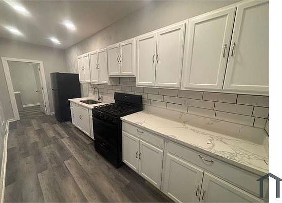 2nd image of 2720 Sacramento Ave