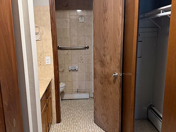 4th image of 329 Geneva Ave N APT 101