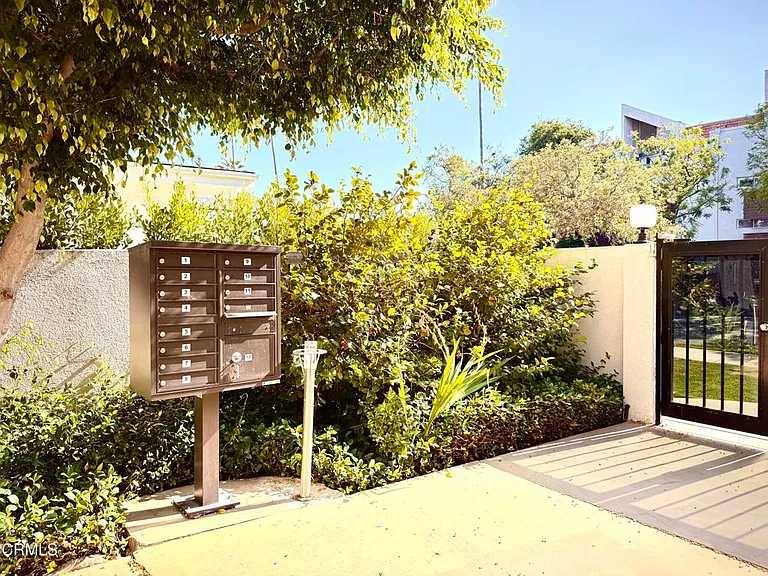 360 S Los Robles Ave #9 — Photo 29