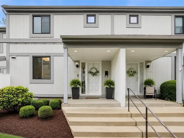 1561 Pinehurst Dr, Pittsburgh, PA 15241