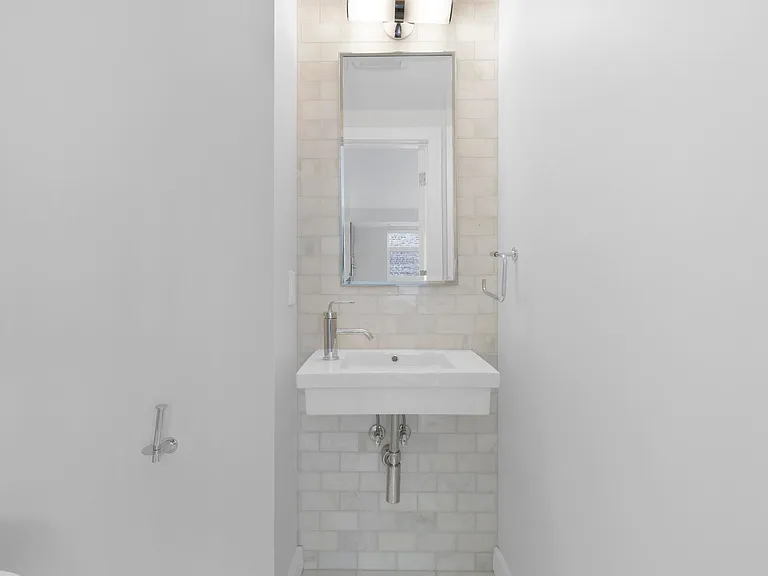 2225 California St NW #302 — Photo 17