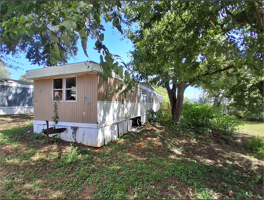 3 bed, 840 sqft, $800 — Photo 2