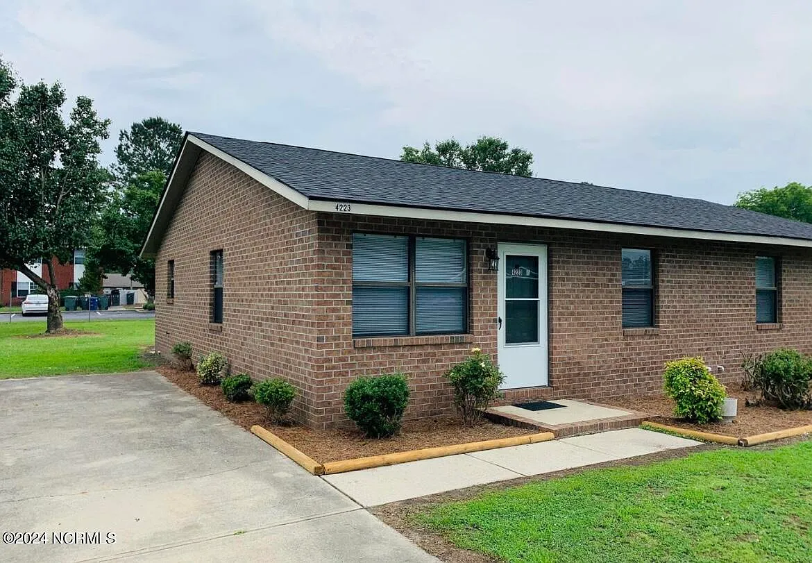 2 bed, 1.0 bath, 800 sqft, $1,000 — Photo 2