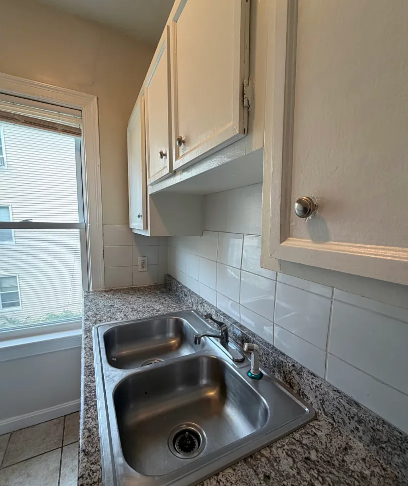 255 Fountain St, Unit 2 Fall River, MA 3 Bedrooms 1 Bathroom — Photo 1