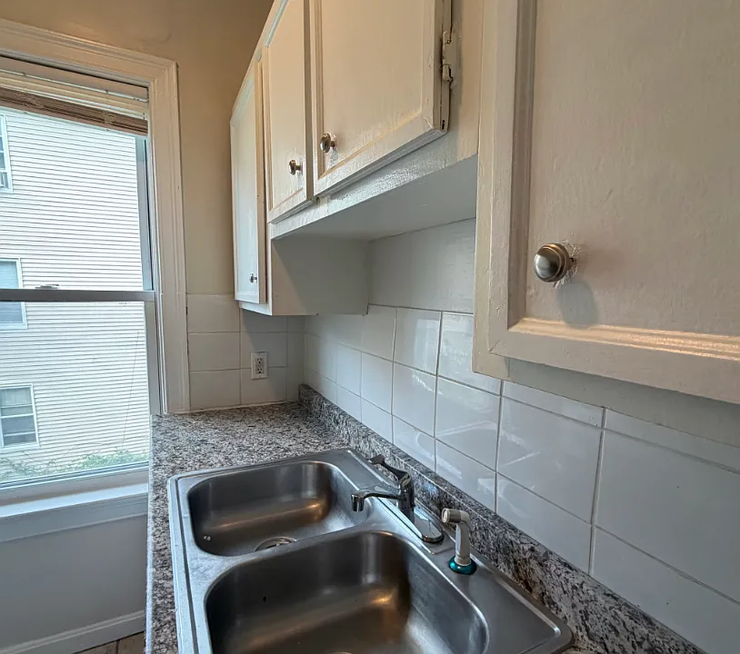 255 Fountain St, Unit 2 Fall River, MA 3 Bedrooms 1 Bathroom