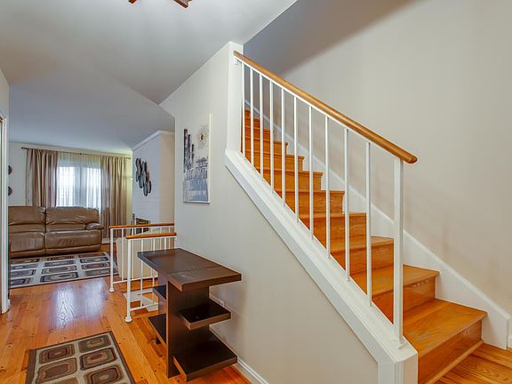 3rd image of 6063 Hardwick Pl