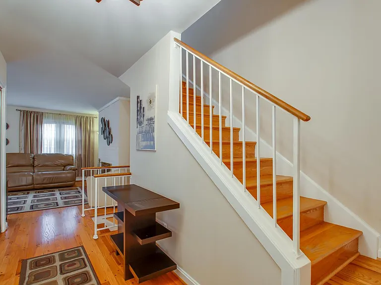 6063 Hardwick Pl — Photo 3