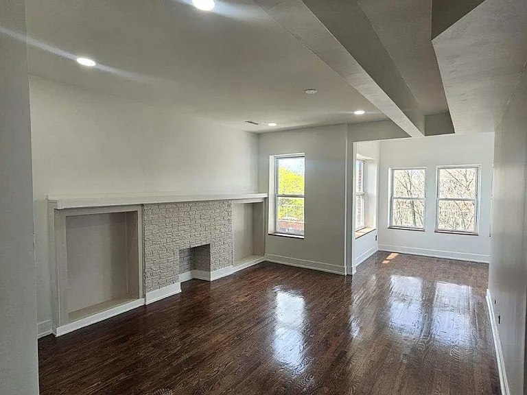 6915 S Peoria St — Photo 1