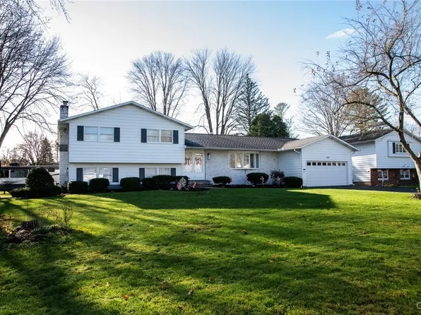 201 Victoria Park Dr, Liverpool, NY 13088