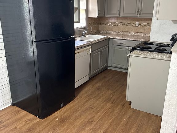 3rd image of 2607 NW Lindy Ave