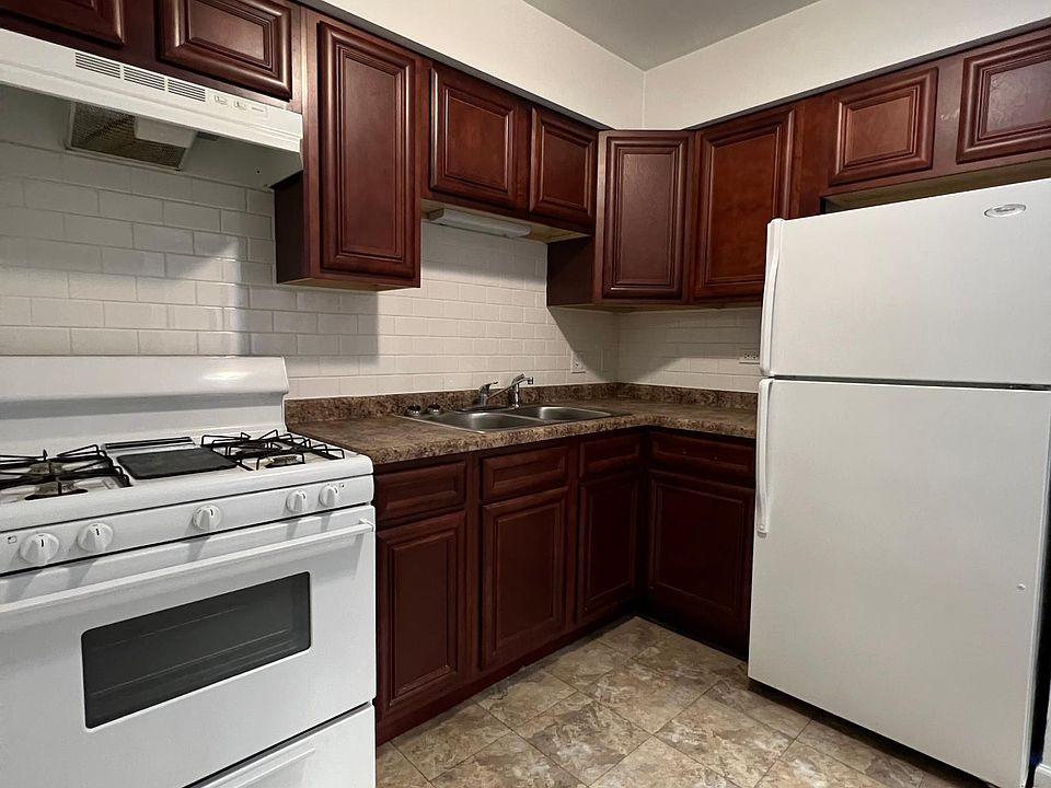 1st image of 736 W Buena Ave APT 206