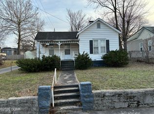 414 Pine St, Carthage, MO 64836