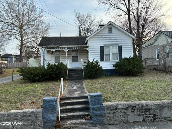 414 Pine St, Carthage, MO 64836