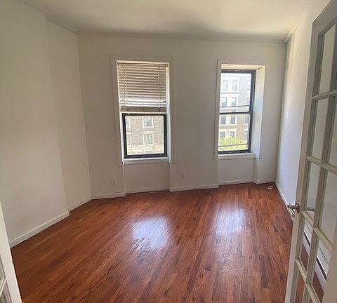 5th image of 271 W 119th St APT 4E