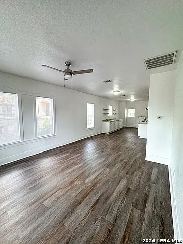 Building Photo - 935 W Ridgewood Ct