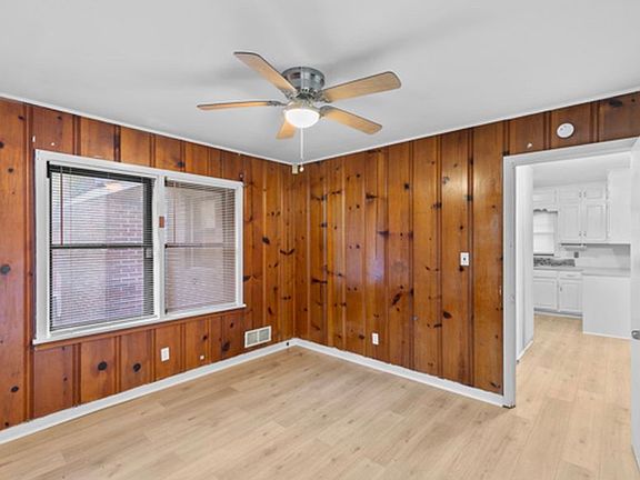 3rd image of 511 Roebuck Dr