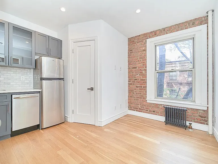 42 Grove St #5E — Photo 2