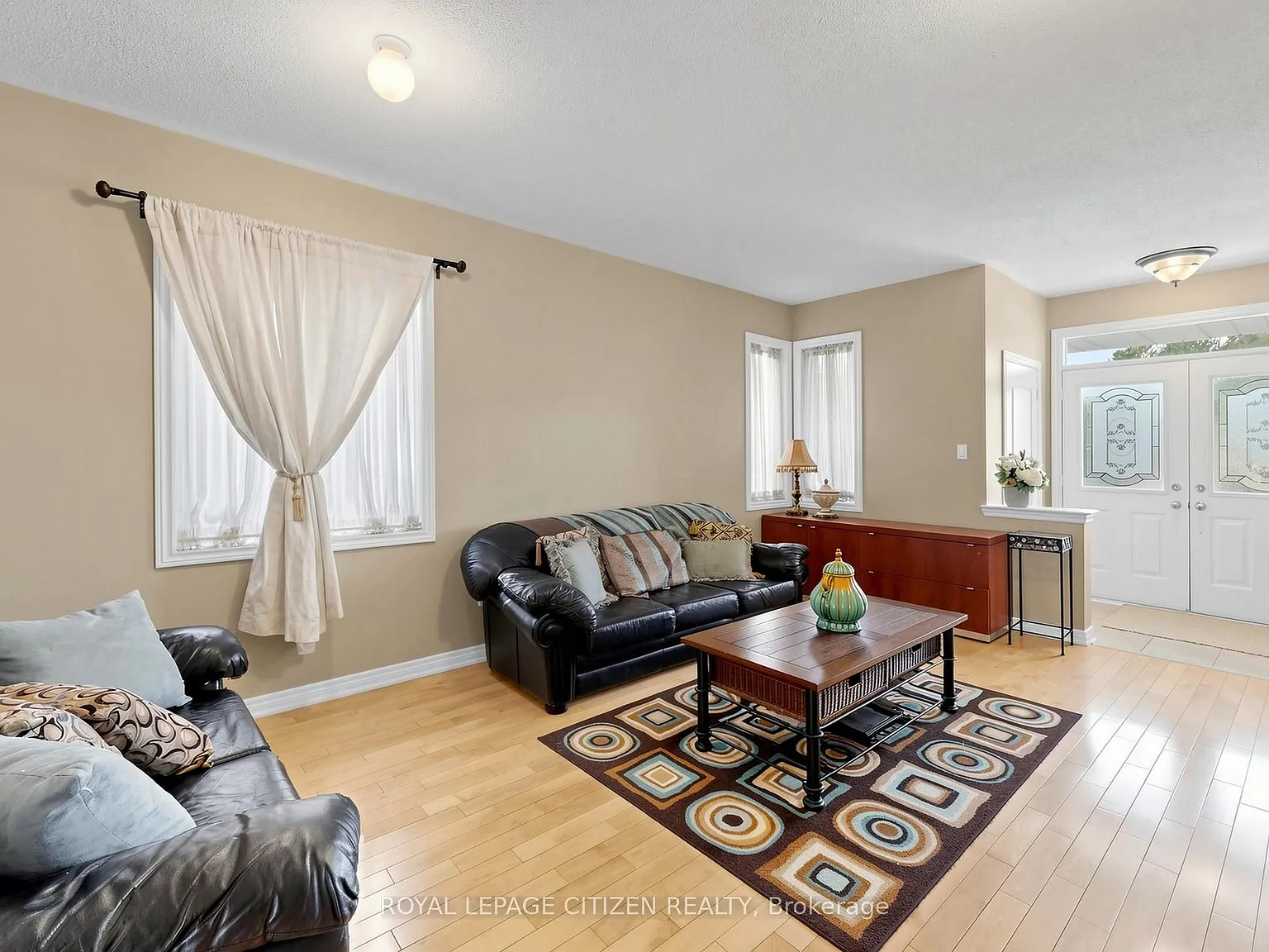3 bed, $3,500 — Photo 2