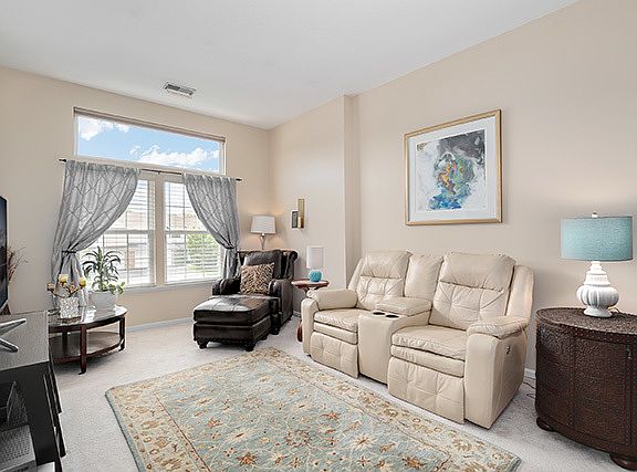 5th image of 1036 Huntington Dr
