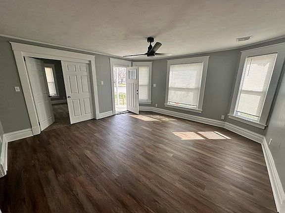 3rd image of 820 E Harvey Ave