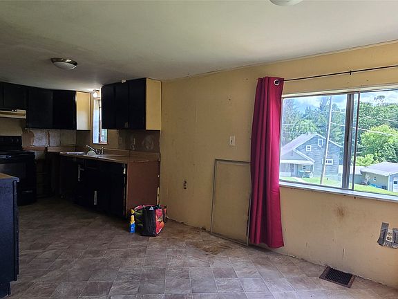 4th image of 41 Walnut St