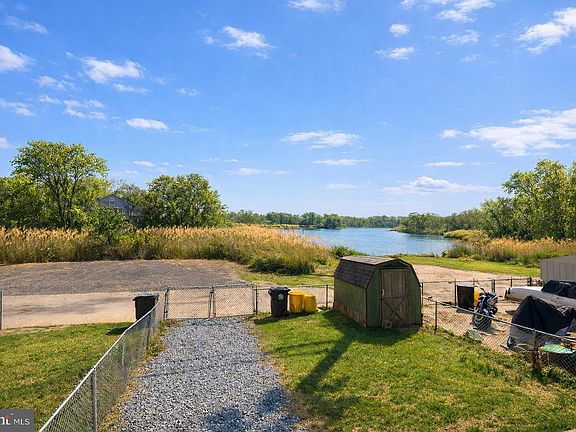 4th image of 1915 Quentin Rd