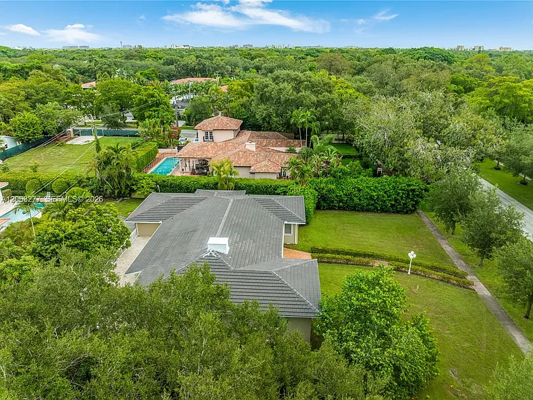 2514 E Granada Blvd — Photo 42