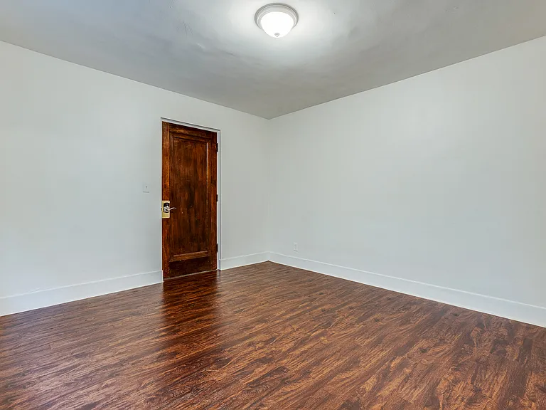 2915 Belrose Ave #203 — Photo 1