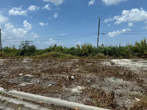 2 NW Nw Street, South Bay, FL 33493