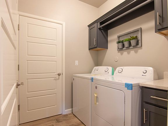 3rd image of 835 Nutmeg Park St