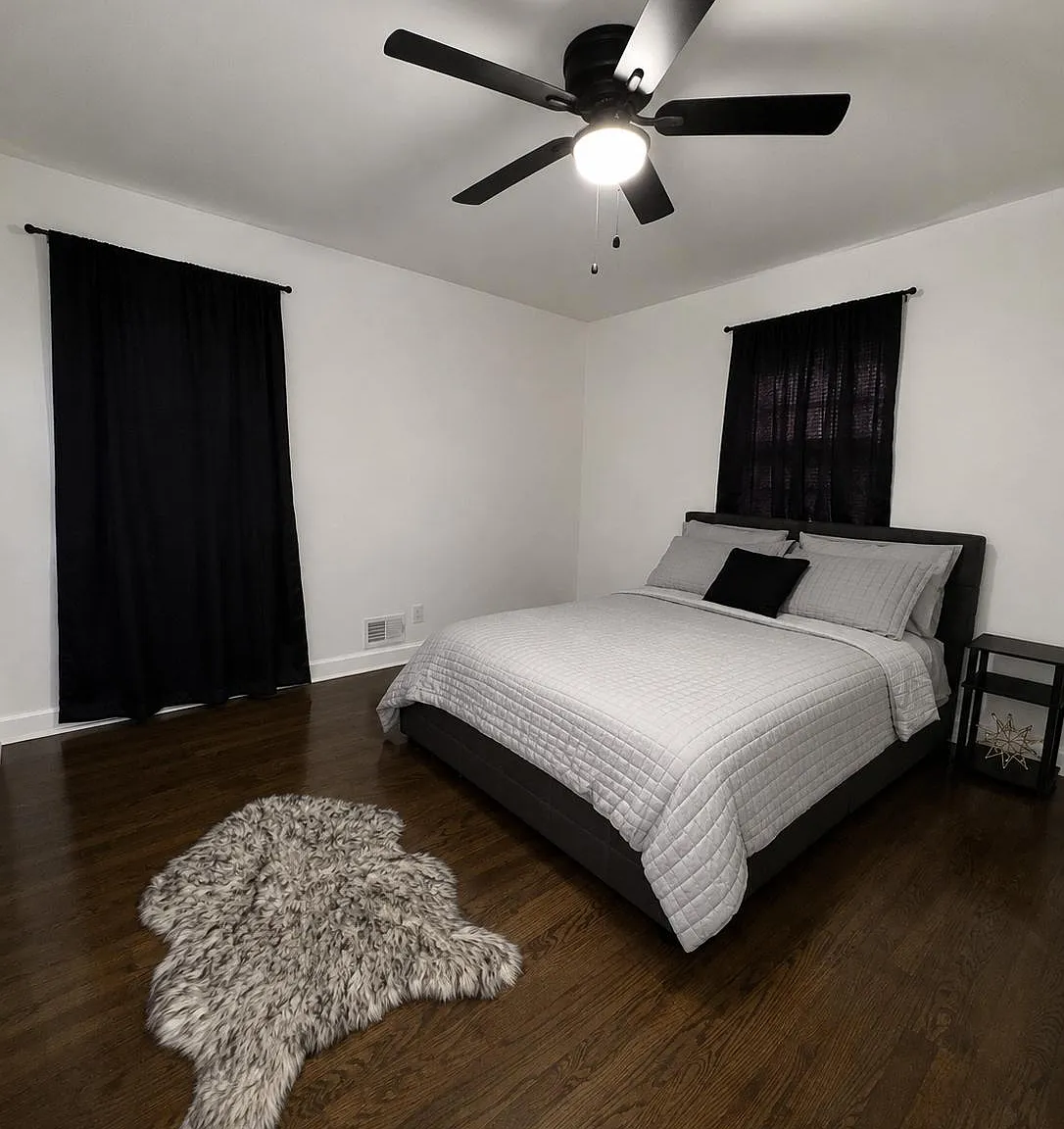 2 bed, 1.0 bath, 700 sqft, $810 — Photo 1