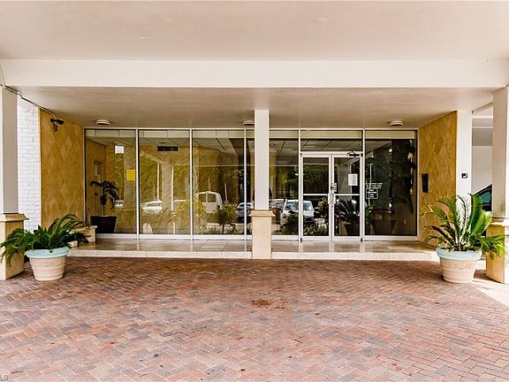 3rd image of 2841 NE 163rd St APT 204
