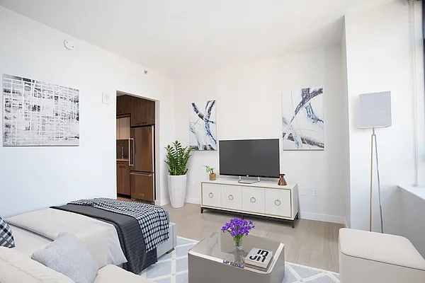 Rented by Brause Realty | media 23