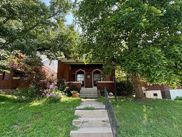 1912 McCausland Ave — Photo 2